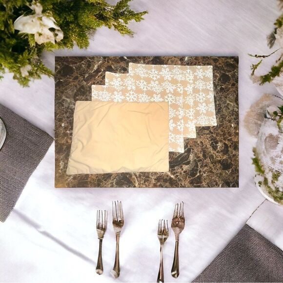 4-piece Placemat Set l Snowflake Design l Cloth l Beige w/ White Snowflakes EUC - Picture 8 of 8